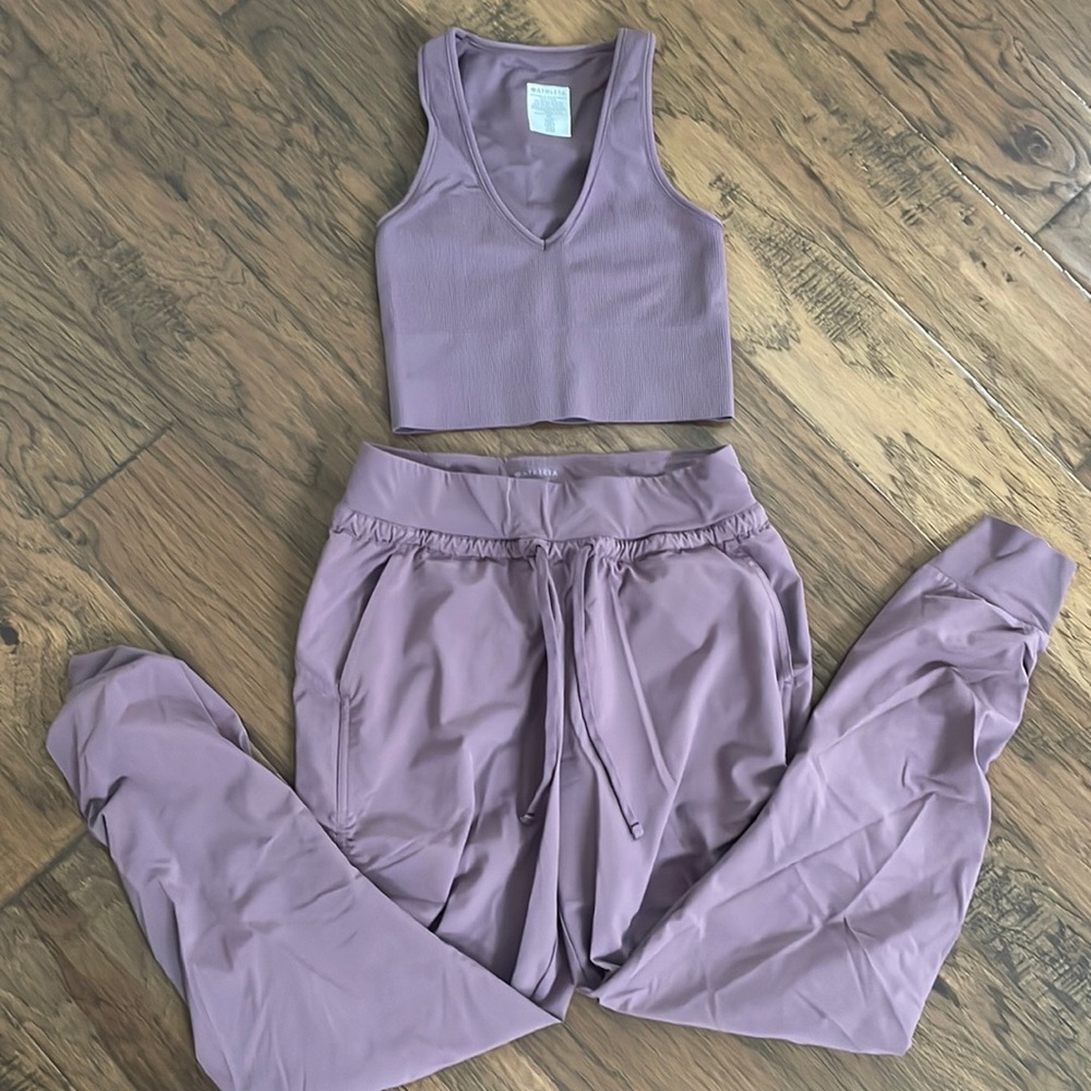 Athleta Womens  XS Mauve joggers and crop set